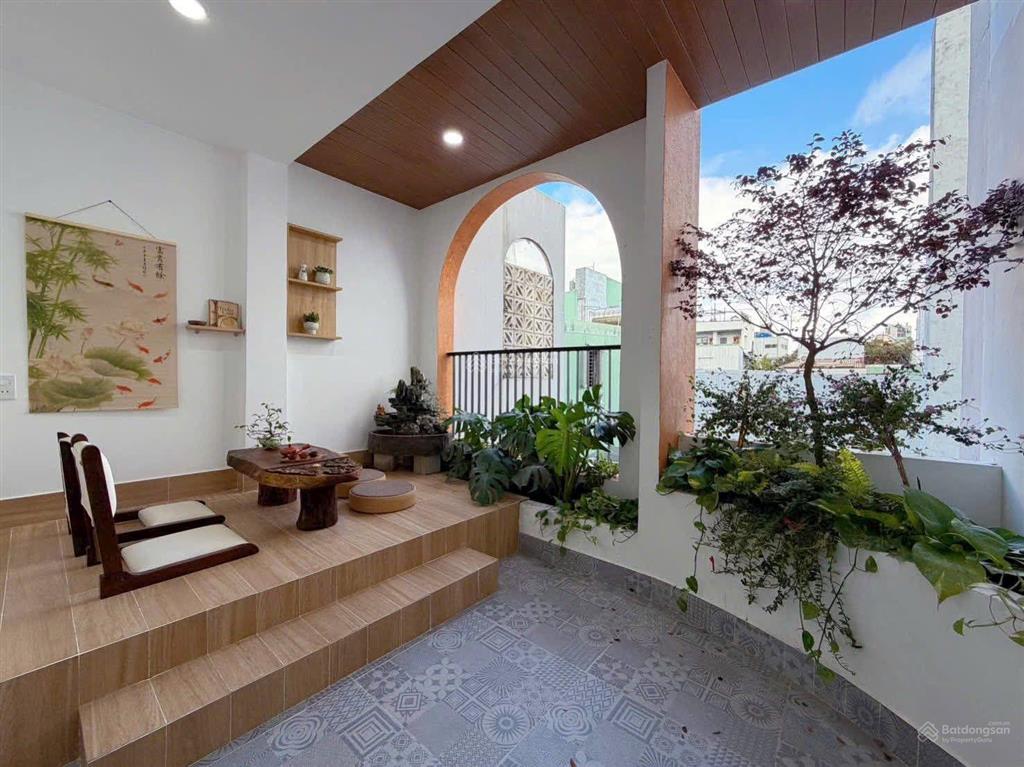Bán nhà phường phú nhuận, 61m2  3 tầng  4pn full nội thất ở ngay  sát hxh  chỉ 9.x tỷ