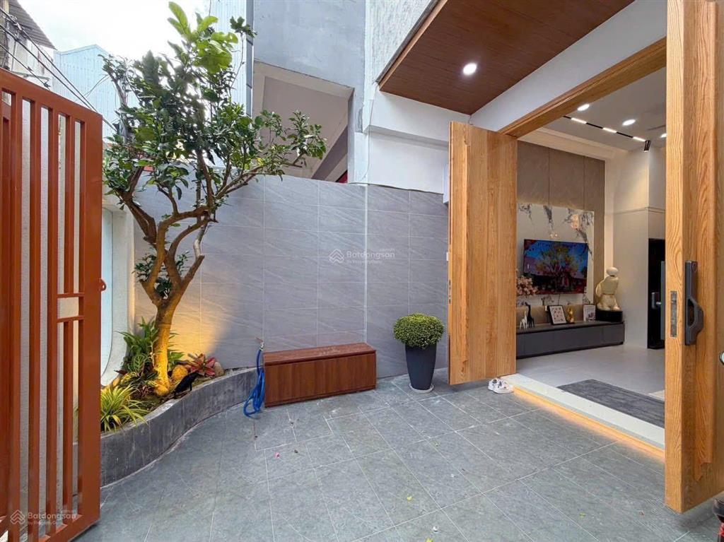Bán nhà phường phú nhuận, 61m2  3 tầng  4pn full nội thất ở ngay  sát hxh  chỉ 9.x tỷ