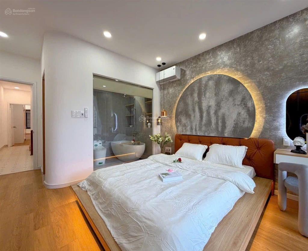 Bán nhà phường phú nhuận, 61m2  3 tầng  4pn full nội thất ở ngay  sát hxh  chỉ 9.x tỷ