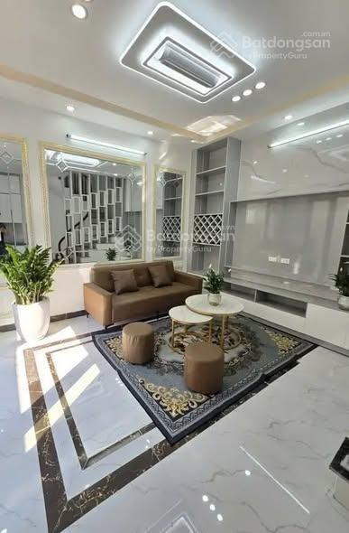 Giá đầu tư phú nhuận 5 tầng btct  45m²  full nội thất  sát hẻm xe hơi cô giang, bán nhà