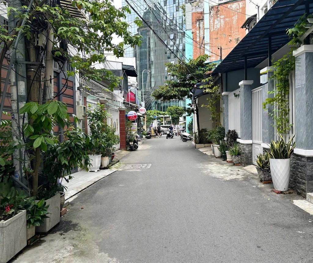 Giá đầu tư phú nhuận 5 tầng btct  45m²  full nội thất  sát hẻm xe hơi cô giang, bán nhà