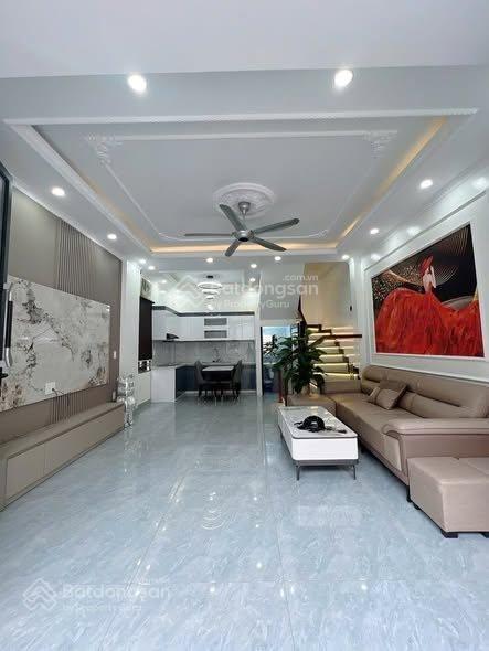Hàng hiếm hiếm có phan xích long ngay bv hoàn mỹ  3 tầng btct mới 55m2 cách đường 100m, bán nhà