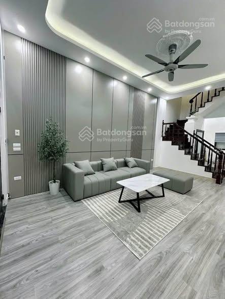 Chủ ngộp mùa bóng, bán gấp trước trận chung kết lê văn sỹ  4 tầng btct ô tô đậu sát vách, bán nhà