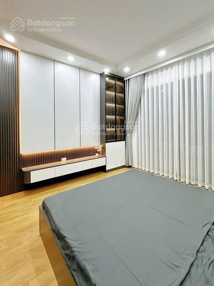 Chủ ngộp mùa bóng, bán gấp trước trận chung kết lê văn sỹ  4 tầng btct ô tô đậu sát vách, bán nhà
