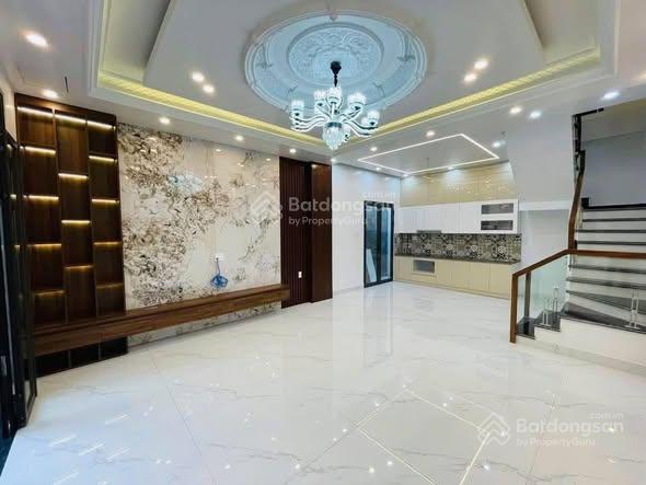 Bùi hữu nghĩa bình thạnh  lô góc 3 mặt thoáng  4 tầng (trệt lửng 2 lầu st)  7,2 tỷ thương lượng