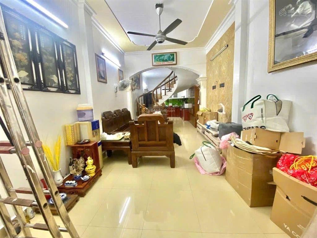 Chủ ngộp nặng  nhà 4 tầng btct phú nhuận, sát hẻm xe hơi, 68.5m2, 5pn, giá 7.85 tỷ thương lượng