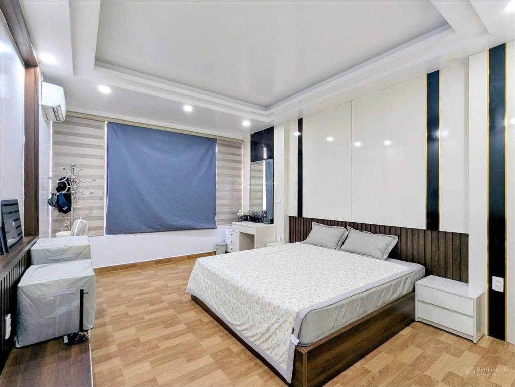 Hàng hiếm! nhà huỳnh văn bánh, phú nhuận 70m (4 tầng btct)  hẻm xe tải tránh  chỉ 9.15 tỷ