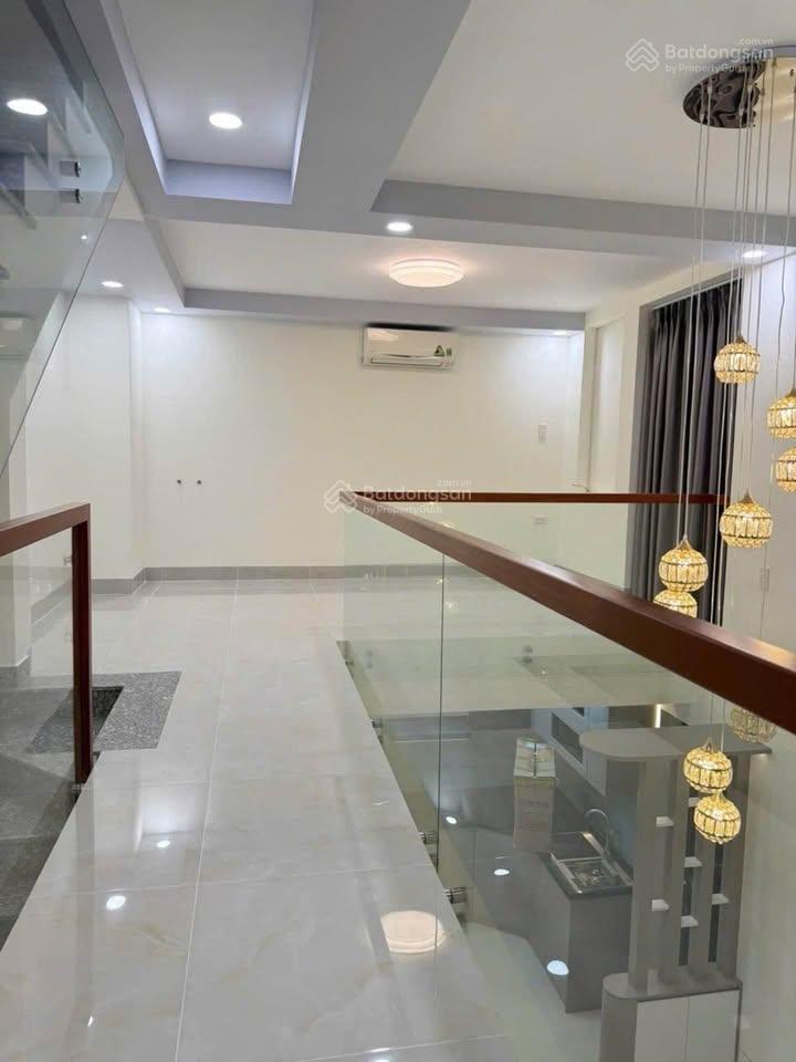 Nguyễn văn đậu, p11, bình thạnh, khu dân trí, 4.5 x 14, không lg, qh, hẻm ô tô thông chỉ 5.35 tỷ tl