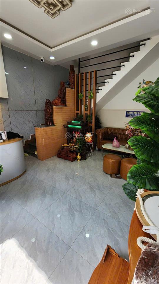 Nhà 1 trệt 1 lầu, đối diện cổng vạn phúc city, hxh, giá 5,5tỷ