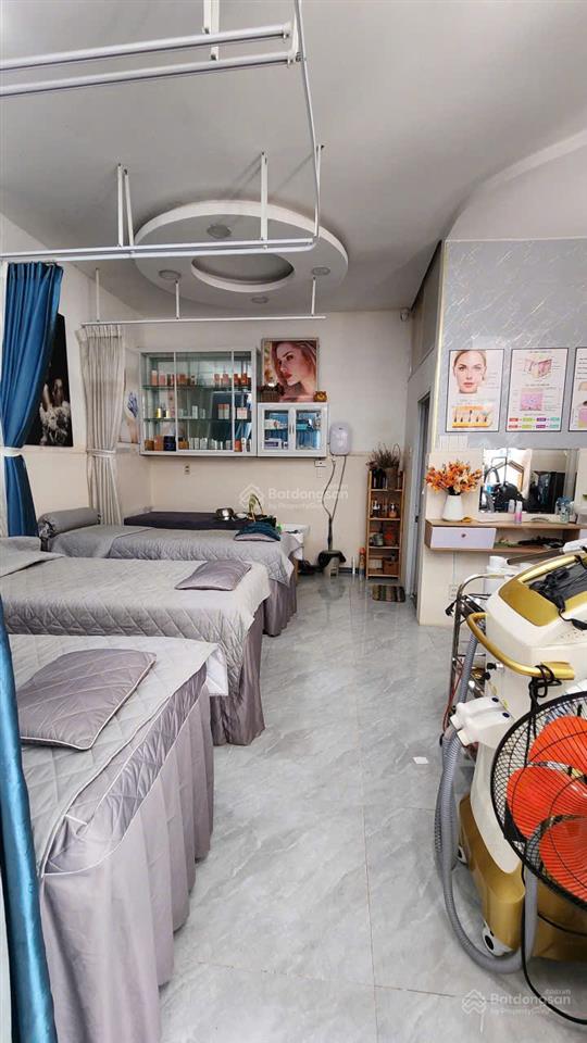 Nhà 1 trệt 1 lầu, đối diện cổng vạn phúc city, hxh, giá 5,5tỷ