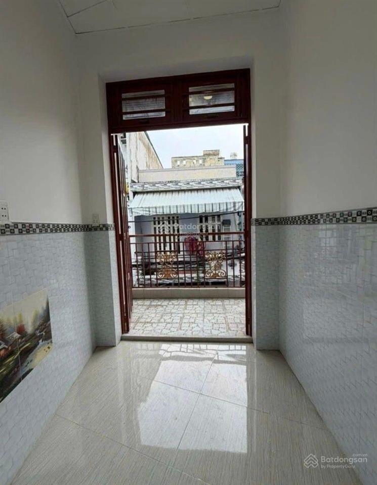 3,7 tỷ nhà đẹp 2 tầng trung tâm quận 7