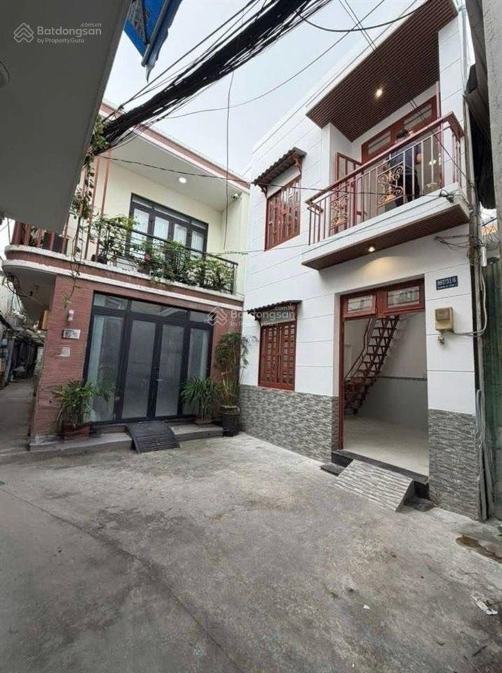 3,7 tỷ nhà đẹp 2 tầng trung tâm quận 7