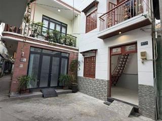 3,7 tỷ nhà đẹp 2 tầng trung tâm quận 7