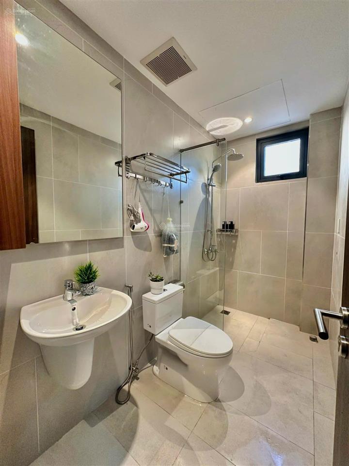 Penthouse 1pn 60m2 phong cách xi măng công nghiệp nhiều ánh sáng