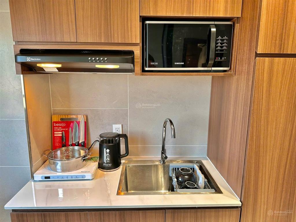 Penthouse 1pn 60m2 phong cách xi măng công nghiệp nhiều ánh sáng