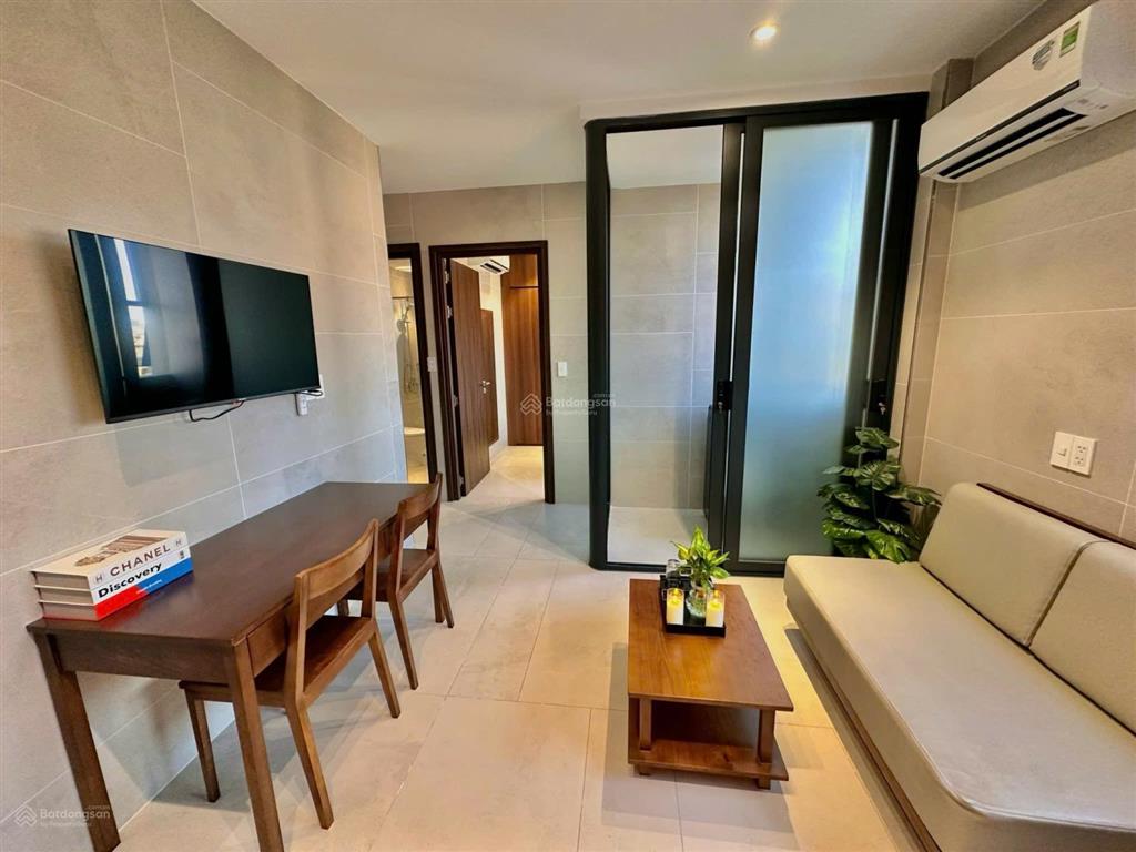 Penthouse 1pn 60m2 phong cách xi măng công nghiệp nhiều ánh sáng