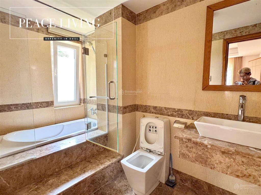 Căn hộ cao cấp gần sông 160m2 style hoàng gia rộng rãi , thoáng mát có hồ bơi gần bis , ...