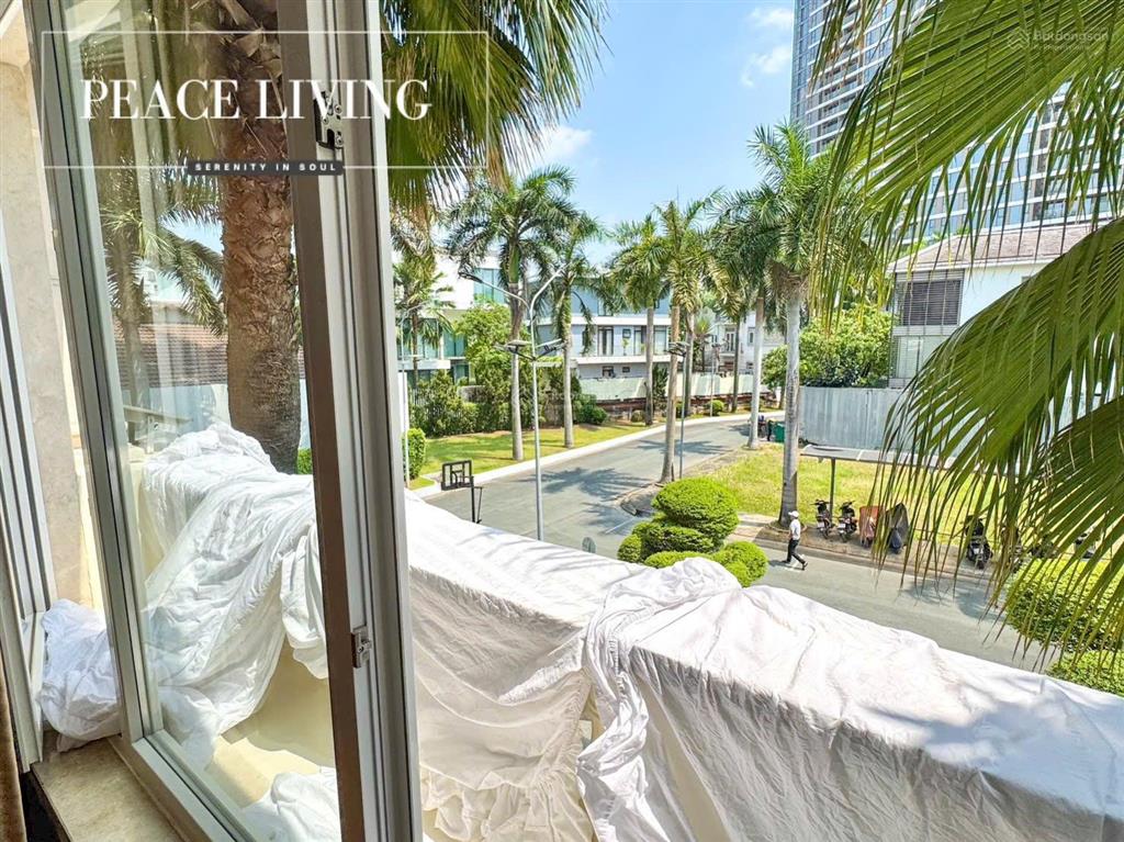 Căn hộ cao cấp gần sông 160m2 style hoàng gia rộng rãi , thoáng mát có hồ bơi gần bis , ...