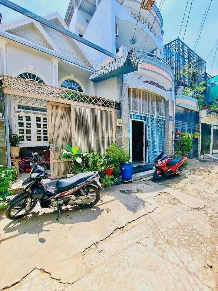 Thạch lam hẻm ô tô thông 54m2 vuông vức không lộ giới ở ngay đón tết chỉ 5.x