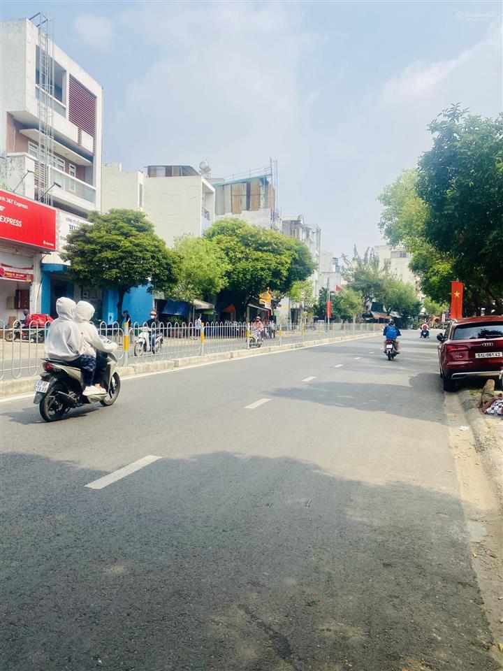 Mặt tiền lô góc nguyễn sơn mặt tiền đường 24m có lề 3 tầng 48m sẵn dòng tiền nhỉnh 7