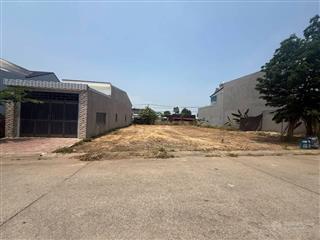 Chủ cần tiền bán ngộp lô đất dt 150m2 nằm ngay bưu điện mp3 bến cát, có shr