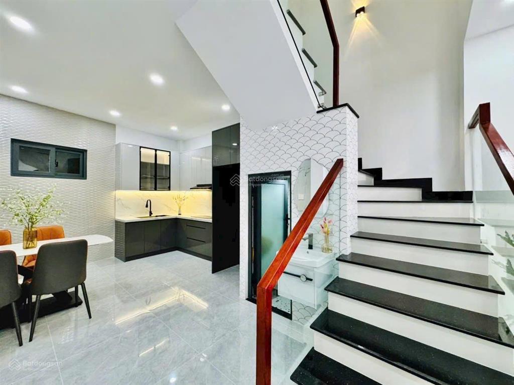 Bán nhà 45m2 lạc long quân, p. 8, tân bình. gần công viên gò cầm đệm, giá 1 tỷ8 sổ riêng