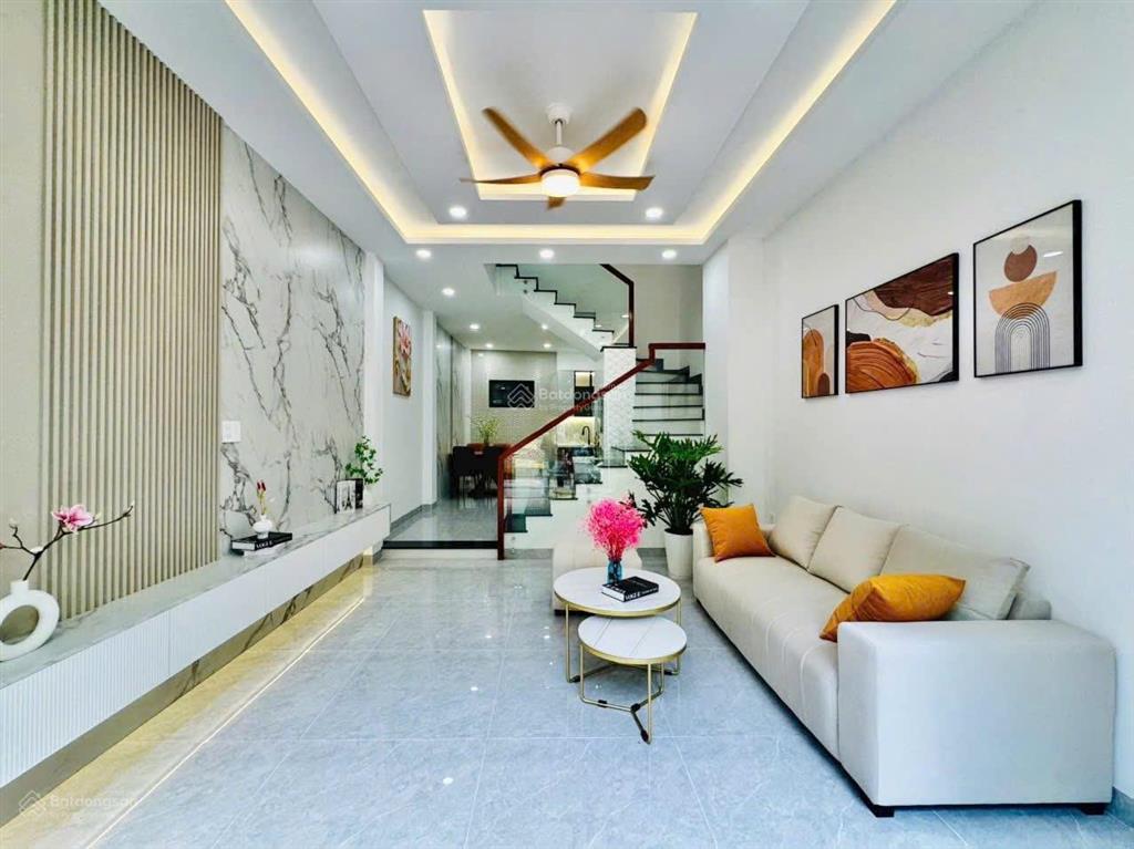 Bán nhà 45m2 lạc long quân, p. 8, tân bình. gần công viên gò cầm đệm, giá 1 tỷ8 sổ riêng