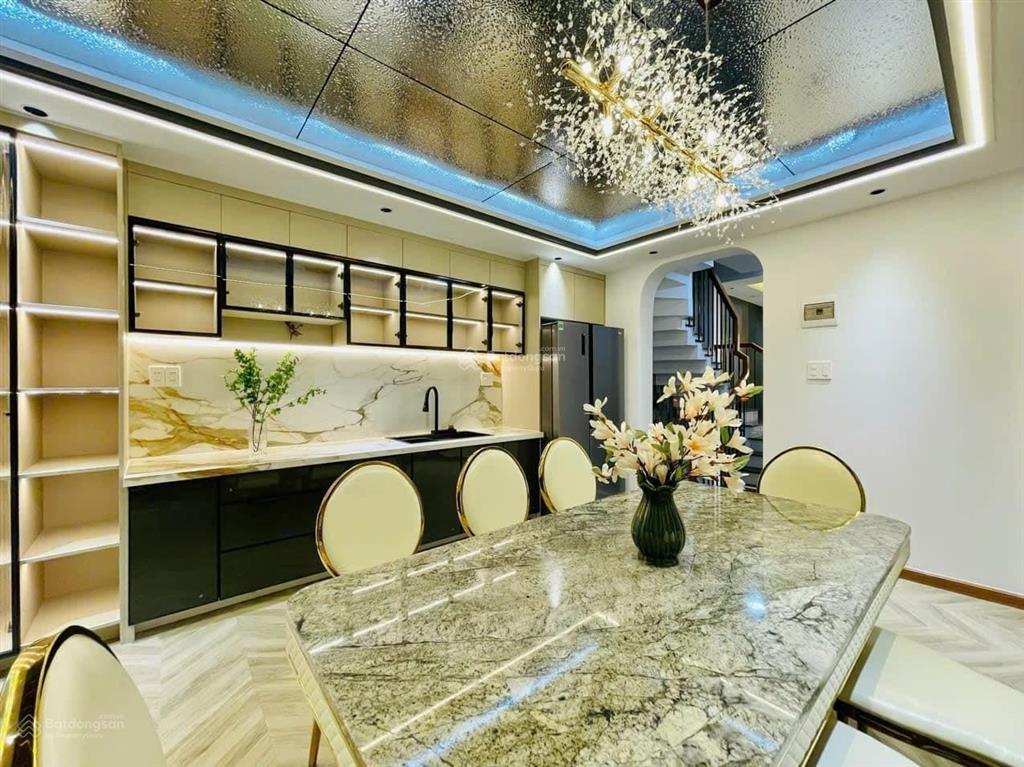 Cực hiếm! chính chủ hạ giá bán gấp nhà 64,7m2 võ văn tần, p5, q3. gía 3 tỷ390tr sổ riêng