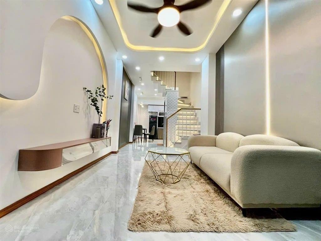 Chính chủ bán gấp nhà 31m2 cao thắng, p12, quận 10. gần vạn hạnh mall, giá 1tỷ550 sổ hồng riêng