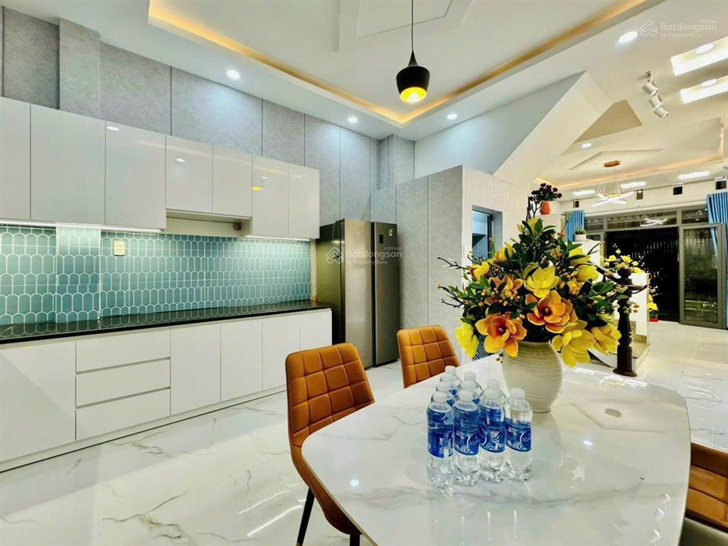Sang nhượng gấp nhà 48m² phạm văn hai, p5, tân bình. gía 2 tỷ590tr sổ riêng