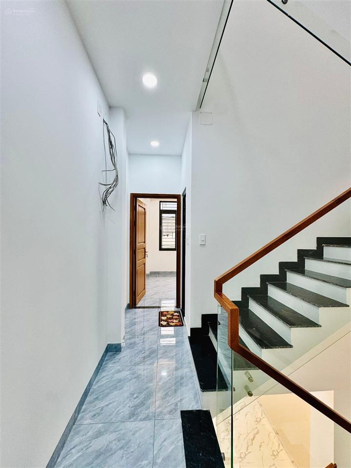 Cần tiền bán nhanh nhà hoàng hoa thám, p5, bt. dt 63m2. sổ hồng riêng, hoàn công đủ