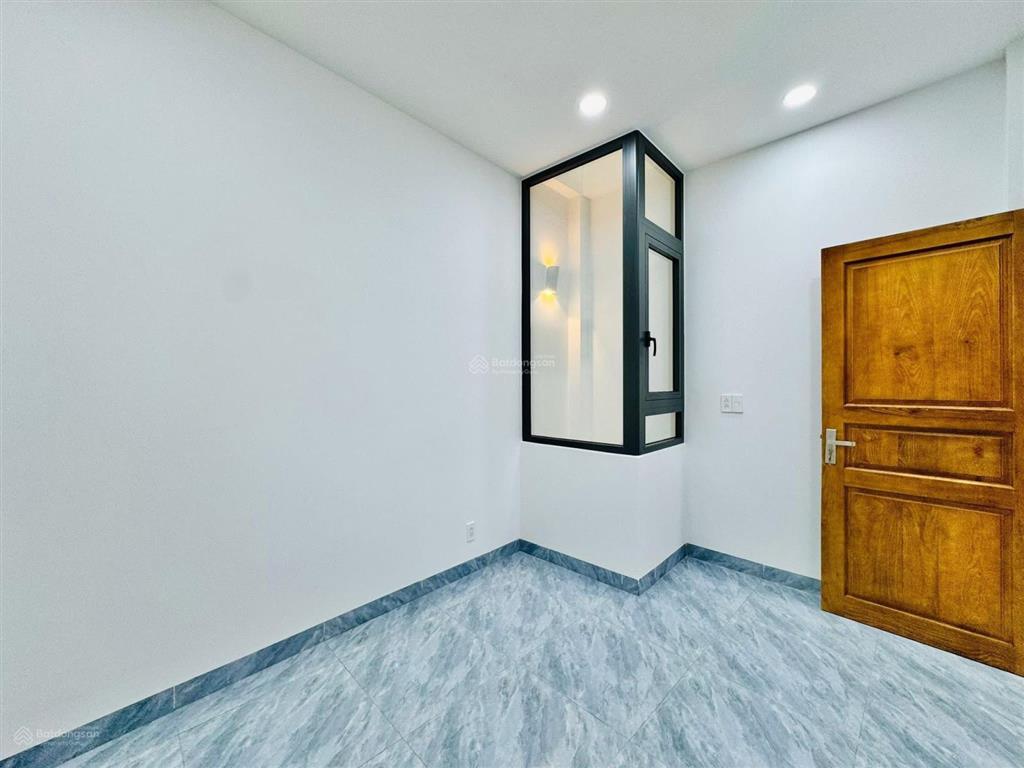 Cần tiền bán nhanh nhà hoàng hoa thám, p5, bt. dt 63m2. sổ hồng riêng, hoàn công đủ