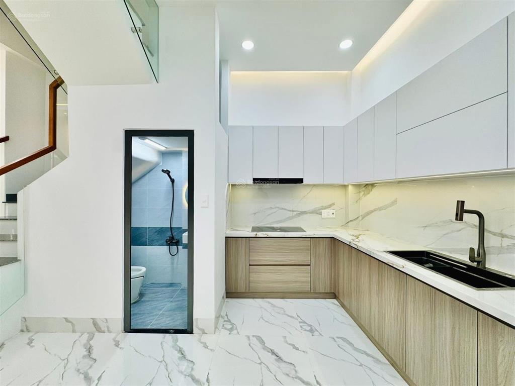 Cần tiền bán nhanh nhà hoàng hoa thám, p5, bt. dt 63m2. sổ hồng riêng, hoàn công đủ