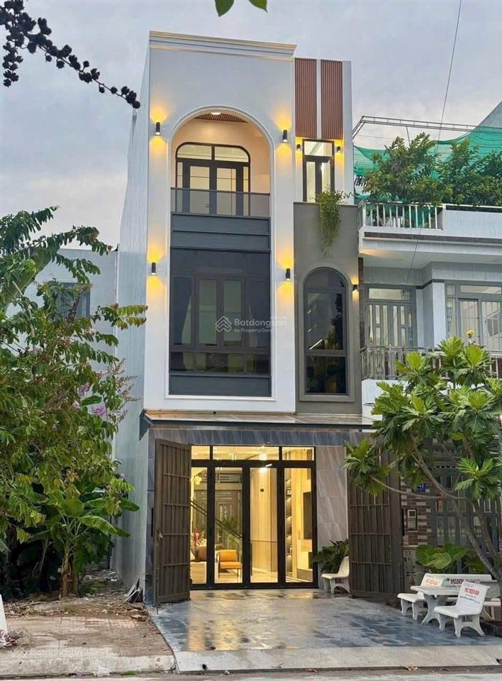 Bán nhà giá ngộp hiếm nguyễn trường tộ, p12, quận 4, dt 63 m2 có hđ thuê sẵn 24tr/th