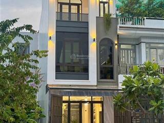 Bán nhà giá ngộp hiếm nguyễn trường tộ, p12, quận 4, dt 63 m2 có hđ thuê sẵn 24tr/th