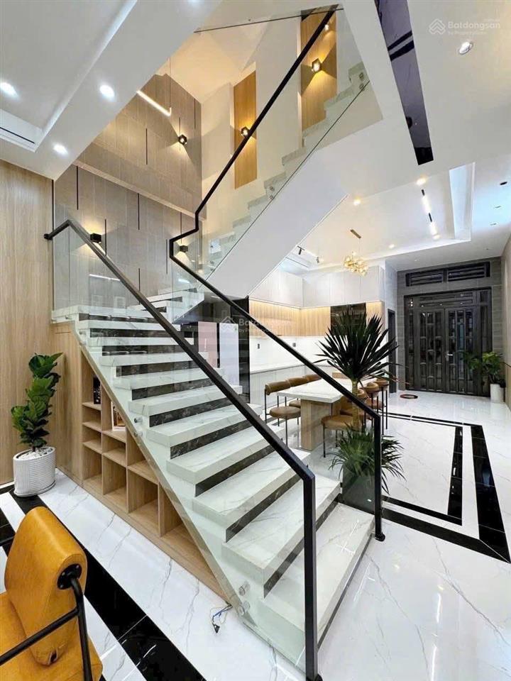 Bán nhà giá ngộp hiếm nguyễn trường tộ, p12, quận 4, dt 63 m2 có hđ thuê sẵn 24tr/th