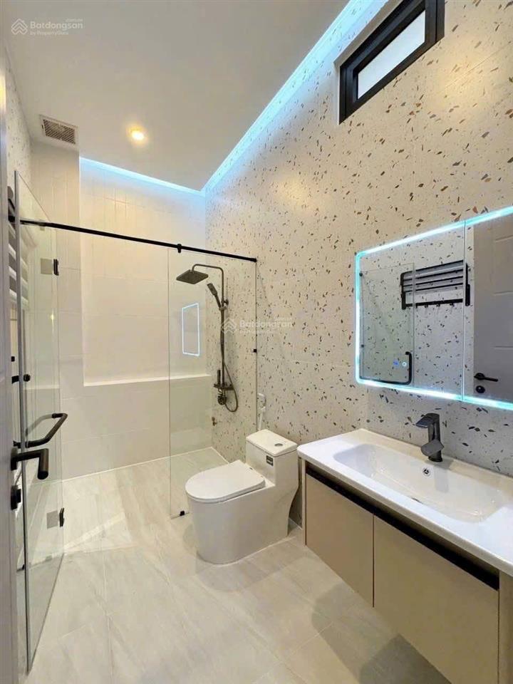 Bán nhà giá ngộp hiếm nguyễn trường tộ, p12, quận 4, dt 63 m2 có hđ thuê sẵn 24tr/th