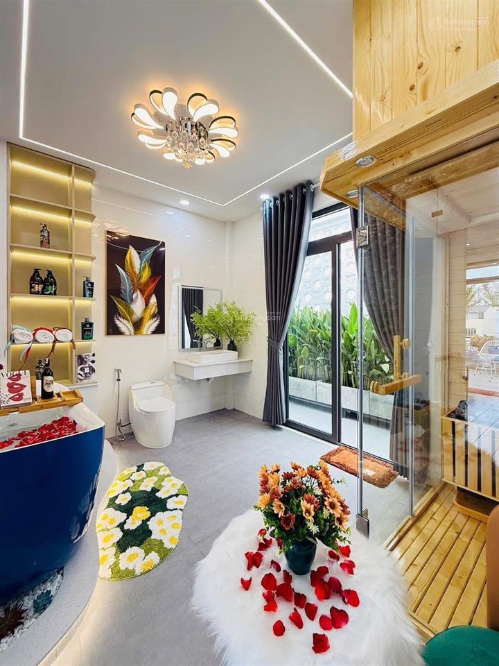 Cần vốn kinh doanh vợ chồng tôi bán nhà ba tháng hai  p12  q10. 67,9m2, gần vạn hạnh mal