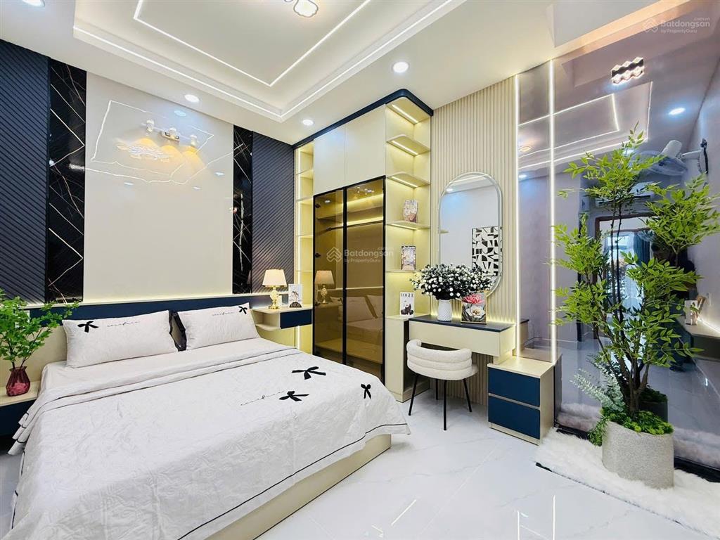Cần vốn kinh doanh vợ chồng tôi bán nhà ba tháng hai  p12  q10. 67,9m2, gần vạn hạnh mal