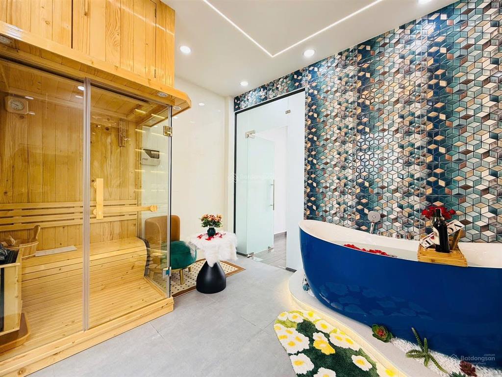 Cần vốn kinh doanh vợ chồng tôi bán nhà ba tháng hai  p12  q10. 67,9m2, gần vạn hạnh mal