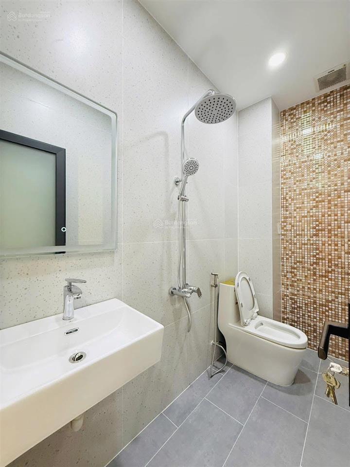 Cần vốn kinh doanh vợ chồng tôi bán nhà ba tháng hai  p12  q10. 67,9m2, gần vạn hạnh mal