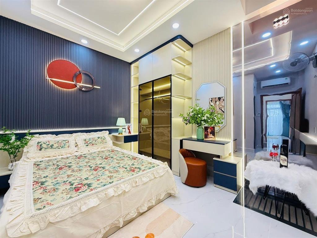 Cần vốn kinh doanh vợ chồng tôi bán nhà ba tháng hai  p12  q10. 67,9m2, gần vạn hạnh mal