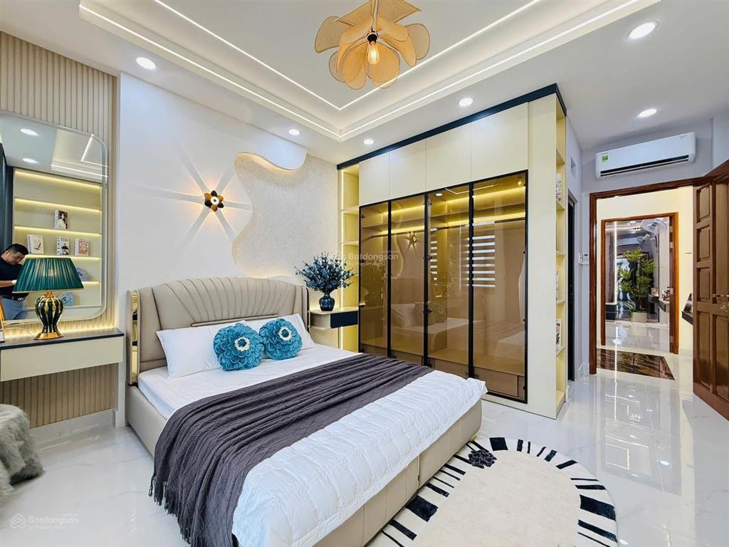 Cần vốn kinh doanh vợ chồng tôi bán nhà ba tháng hai  p12  q10. 67,9m2, gần vạn hạnh mal