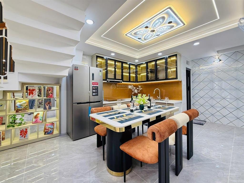 Cần vốn kinh doanh vợ chồng tôi bán nhà ba tháng hai  p12  q10. 67,9m2, gần vạn hạnh mal