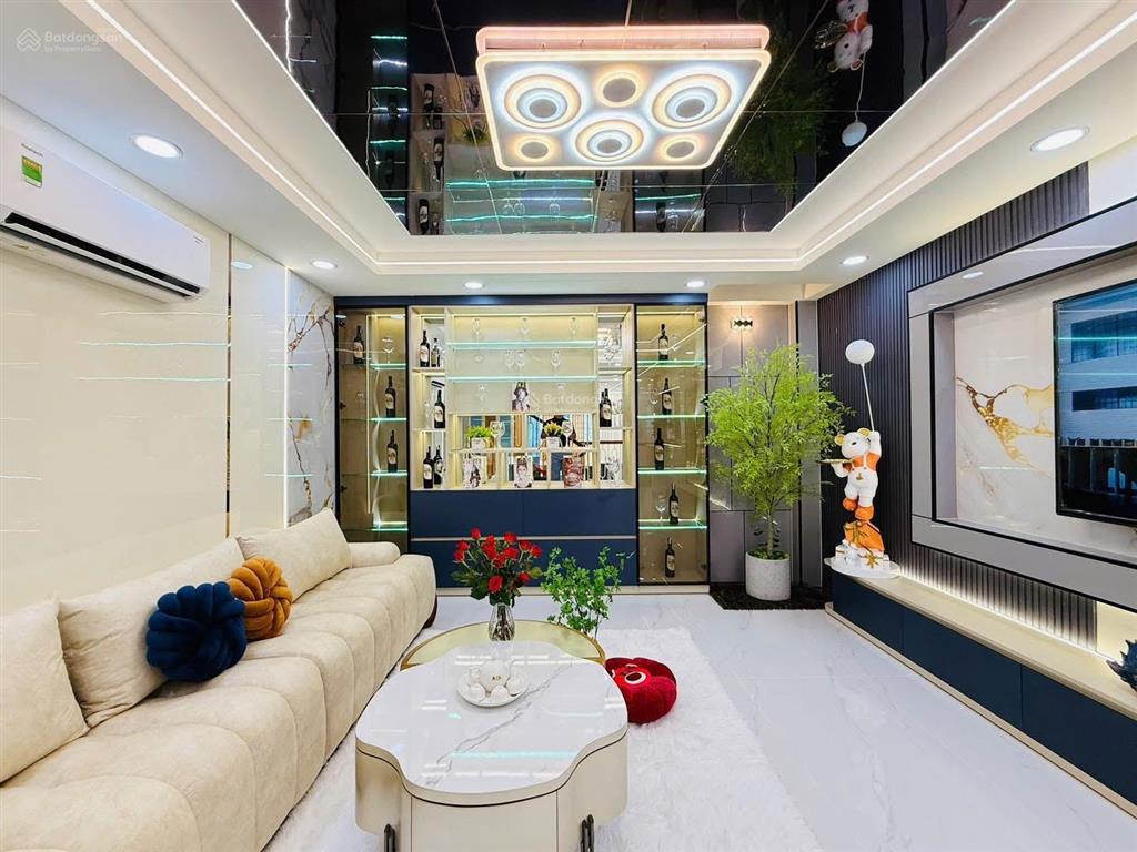 Cần vốn kinh doanh vợ chồng tôi bán nhà ba tháng hai  p12  q10. 67,9m2, gần vạn hạnh mal