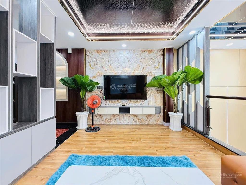 Căn nhà tâm điểm metro số 2 cmt8, p10, q3.giá 3 tỷ6 .dt 73m2, đang cho thuê làm văn phòng 22 tr/th