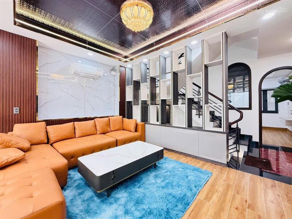 Căn nhà tâm điểm metro số 2 cmt8, p10, q3.giá 3 tỷ6 .dt 73m2, đang cho thuê làm văn phòng 22 tr/th