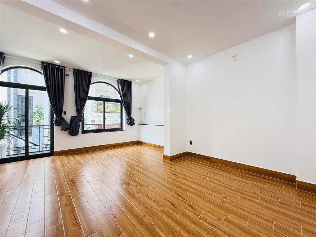 Căn nhà tâm điểm metro số 2 cmt8, p10, q3.giá 3 tỷ6 .dt 73m2, đang cho thuê làm văn phòng 22 tr/th