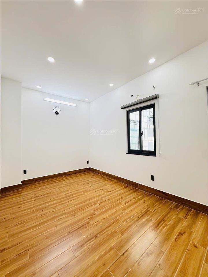 Căn nhà tâm điểm metro số 2 cmt8, p10, q3.giá 3 tỷ6 .dt 73m2, đang cho thuê làm văn phòng 22 tr/th