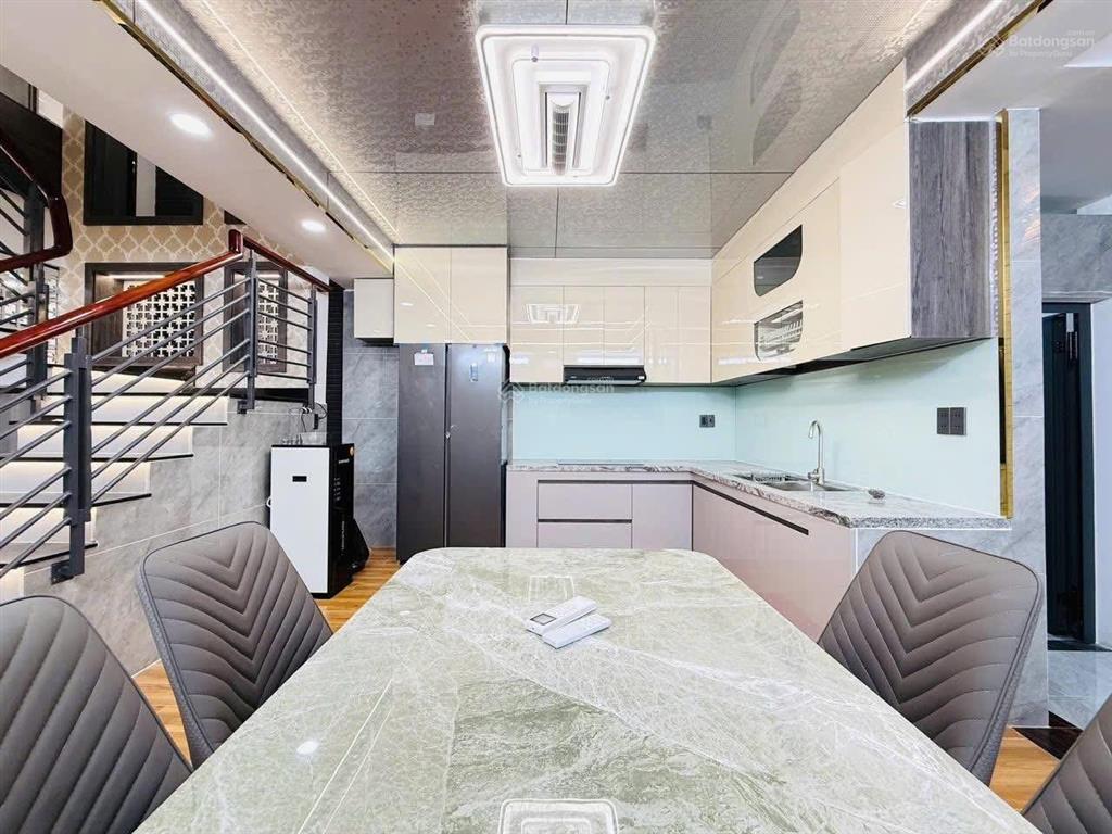 Căn nhà tâm điểm metro số 2 cmt8, p10, q3.giá 3 tỷ6 .dt 73m2, đang cho thuê làm văn phòng 22 tr/th